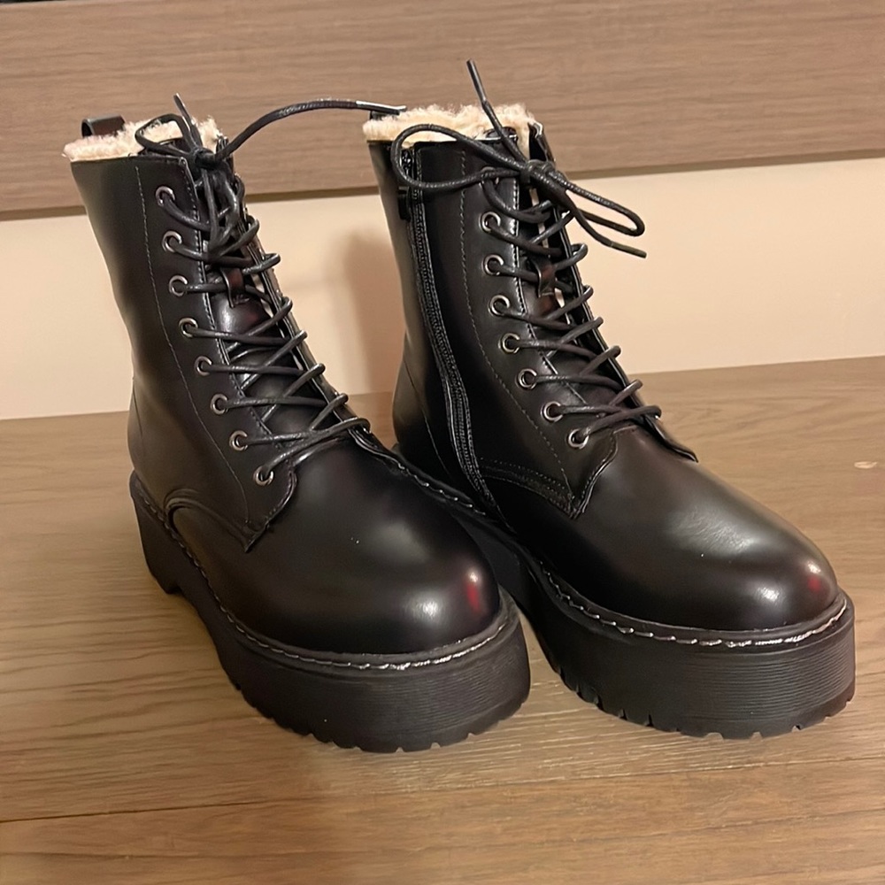 Steve Madden platform boots size 7